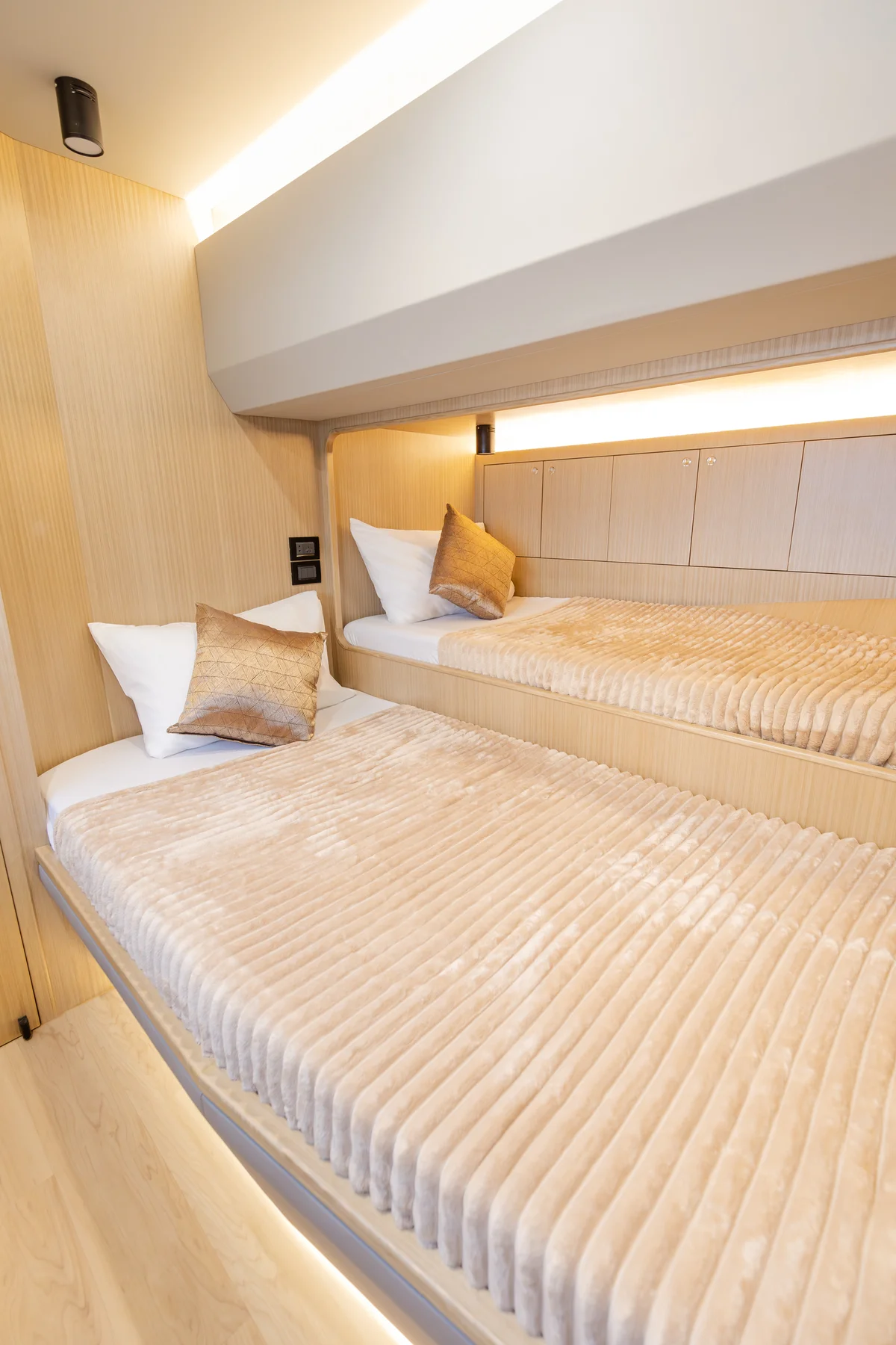 Infinity by Seven Yachts, photo 32